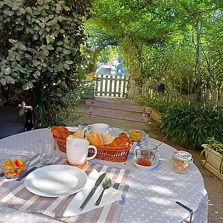 La Maison De L'ecluse Bed & Breakfast